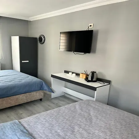 Otel Grand White Suit