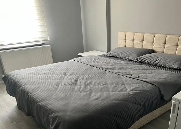 Grand White Suit Hotel