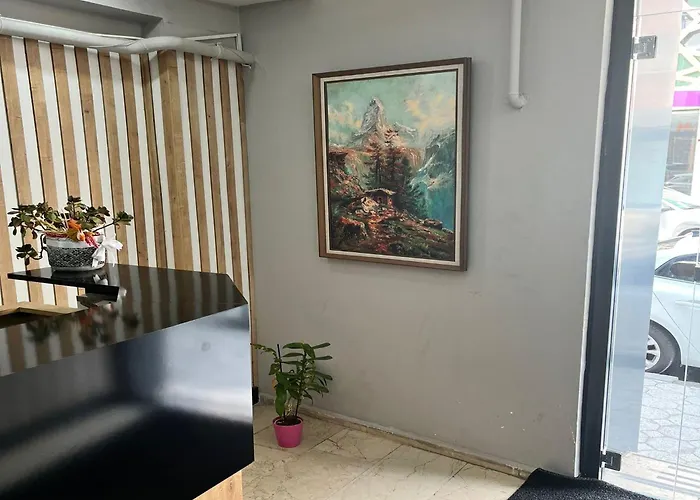 Hotel Grand White Suit 3*