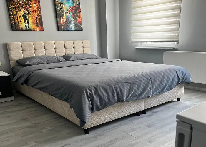 Hotel Grand White Suit 3*