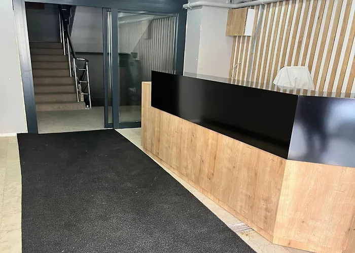 Grand White Suit Hotel